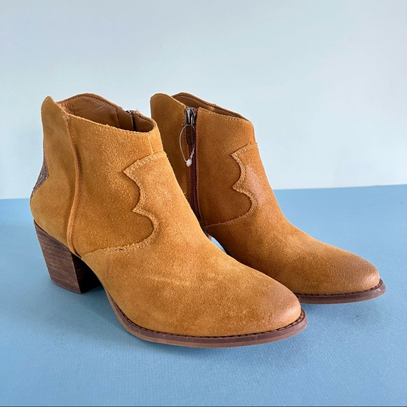 Marc Fisher Stefani Tan Suede Western Ankle Boots - Picture 1 of 6